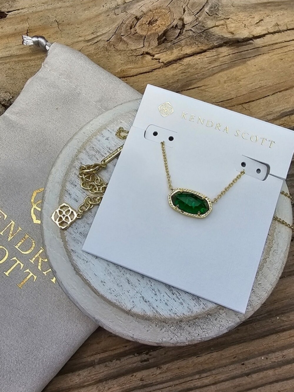Kendra Scott Elisa Gold Pendant Necklace in Emerald Cat’s Eye